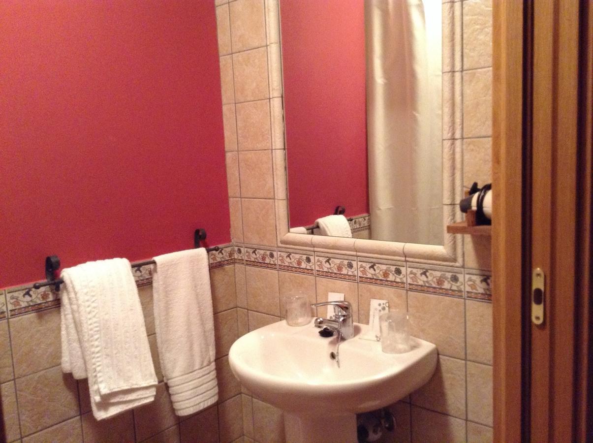 Hostal Camino Del Perdon Утерга Экстерьер фото